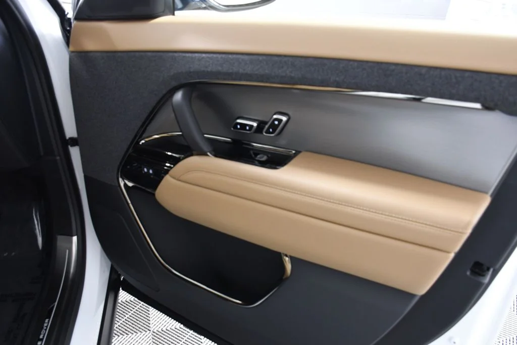New 2026 Fuji White Land Rover SE image 17