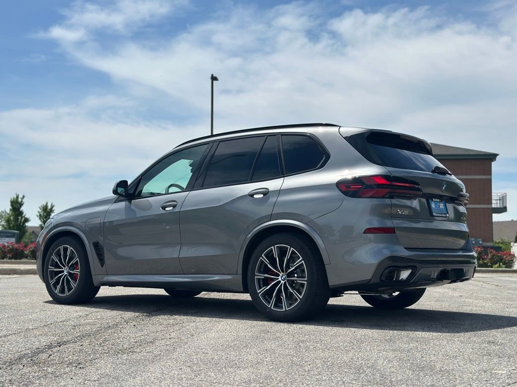 New 2026 Skyscraper Grey Metallic BMW xDrive50e image 5