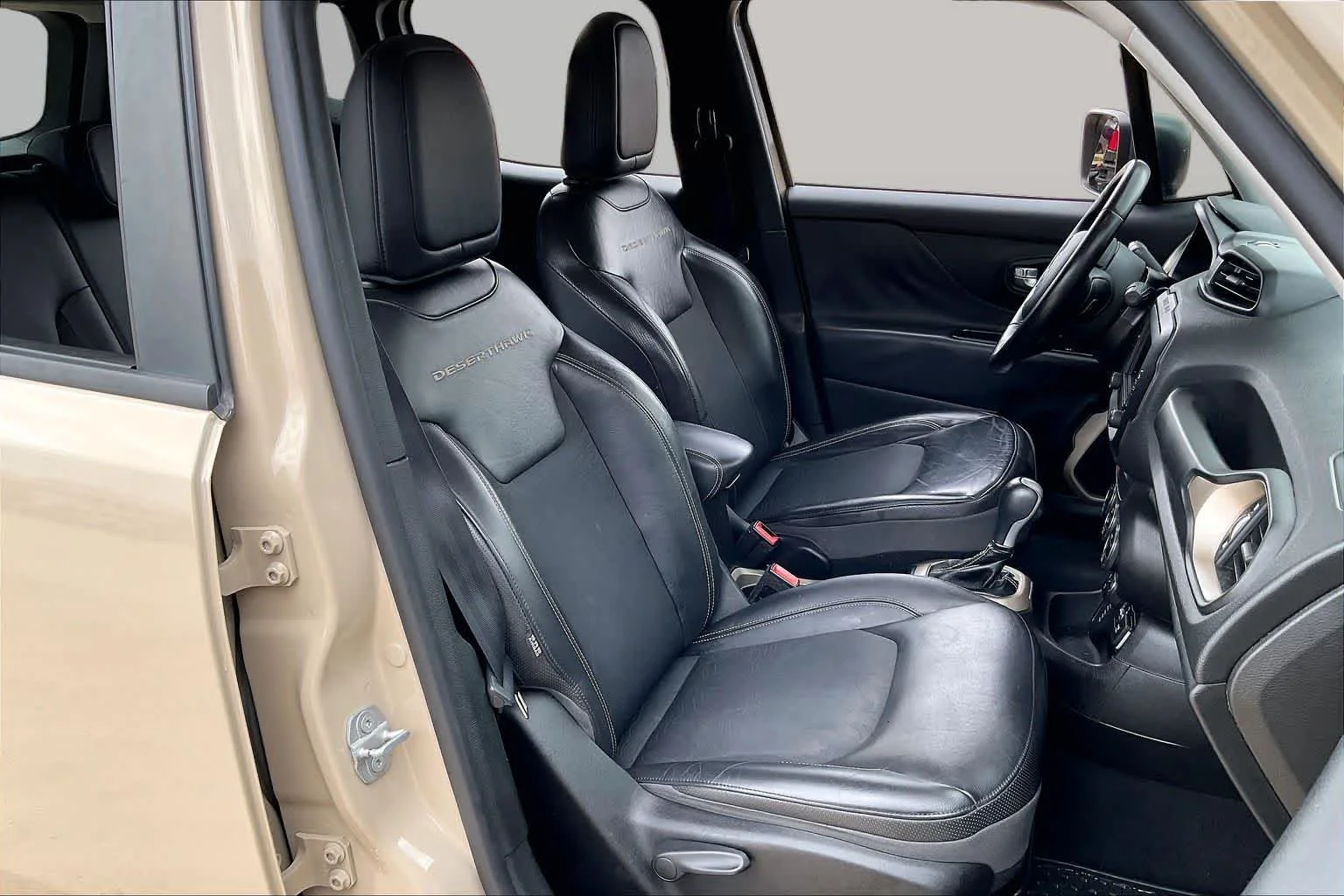 Used 2017 Mojave Sand Jeep Deserthawk image 10