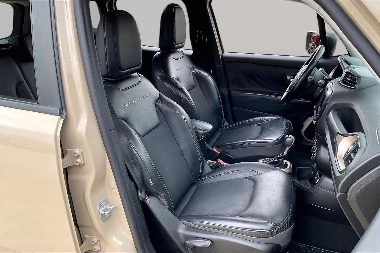 Used 2017 Mojave Sand Jeep Deserthawk image 9