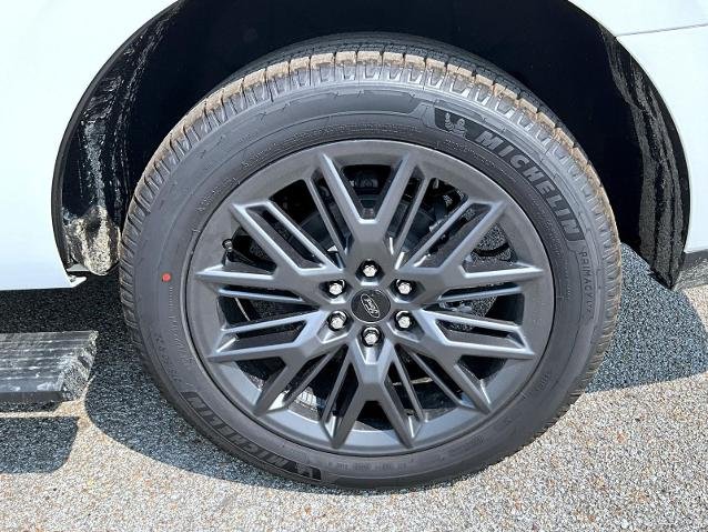 New 2027 Star White Metallic Tri-Coat Ford Platinum image 59