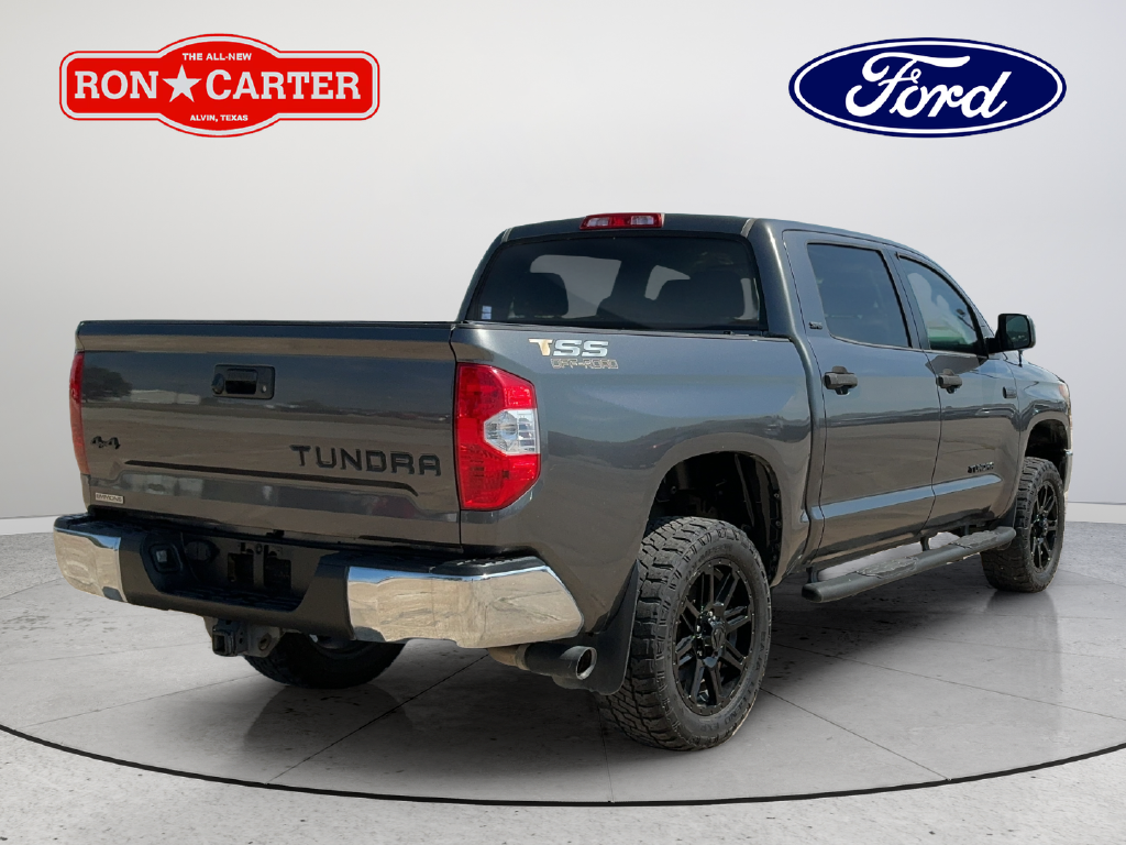 Used 2018 Gray Toyota SR5 image 6