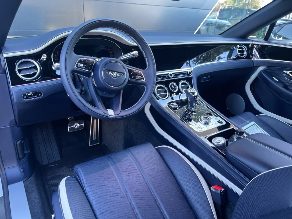 Used 2025  Bentley Speed image 8