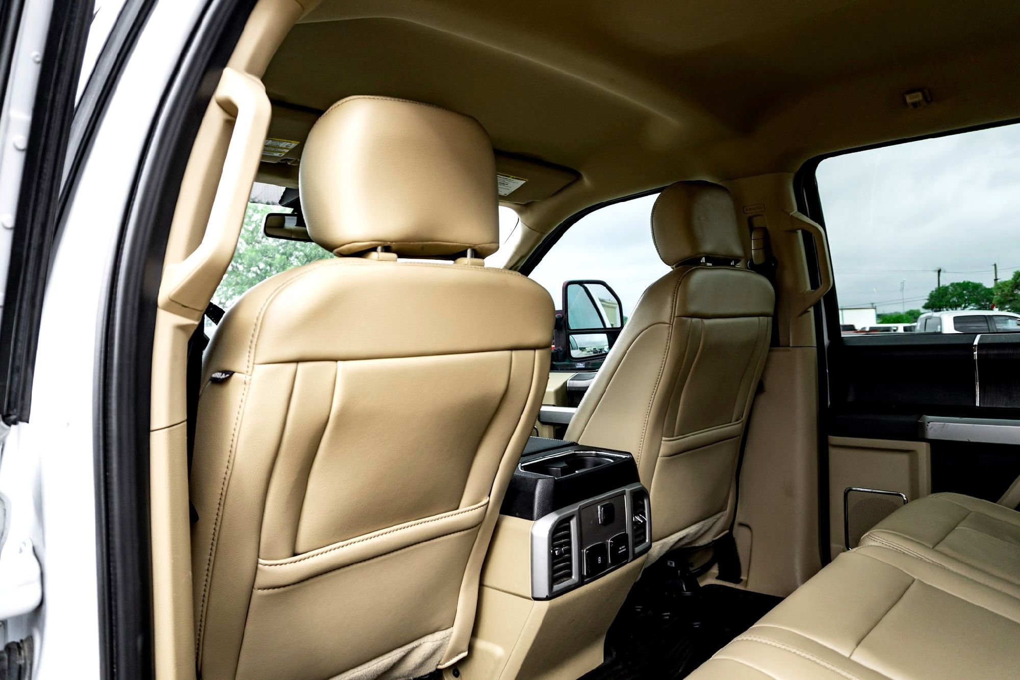 Used 2020 Oxford White Ford LARIAT image 28