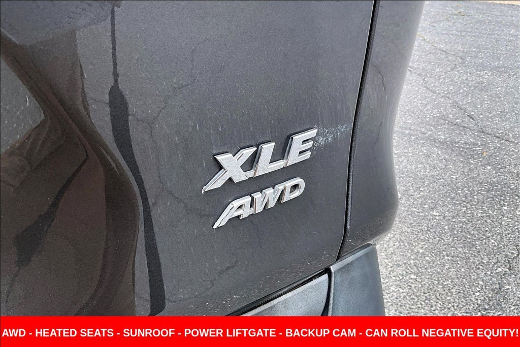 Used 2020 Gray Toyota XLE Premium image 23