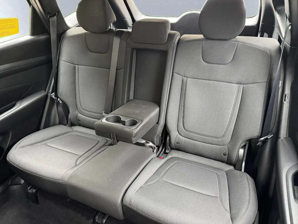Used 2025 Silver Hyundai SE image 19