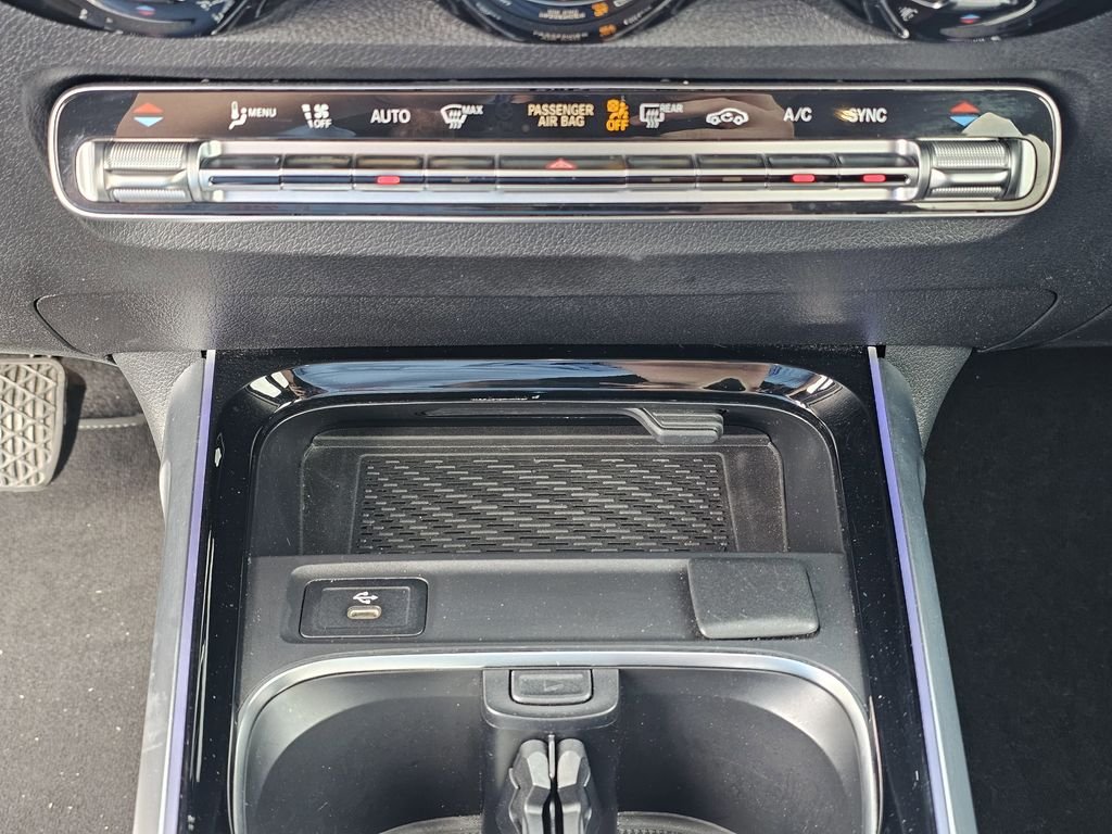 Used 2024  Mercedes-Benz GLB 250 image 29