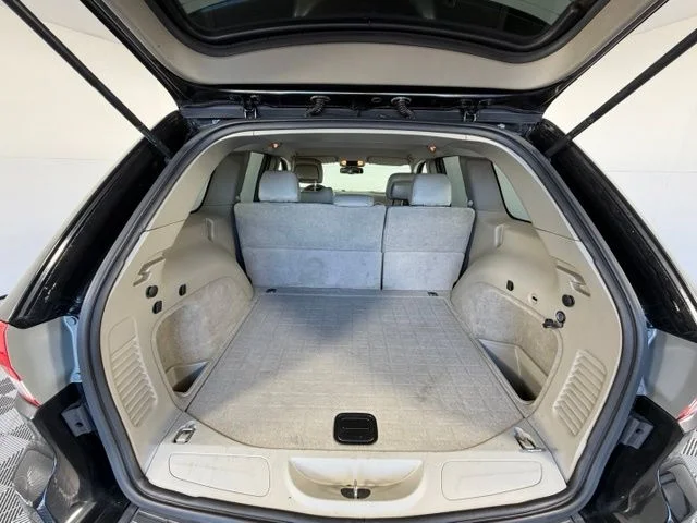 Used 2013 Black Jeep Laredo image 38