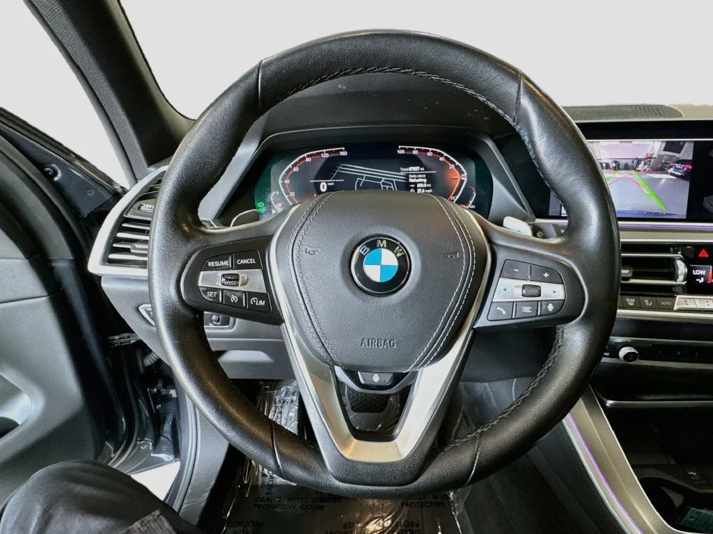 Used 2021  BMW xDrive40i image 11