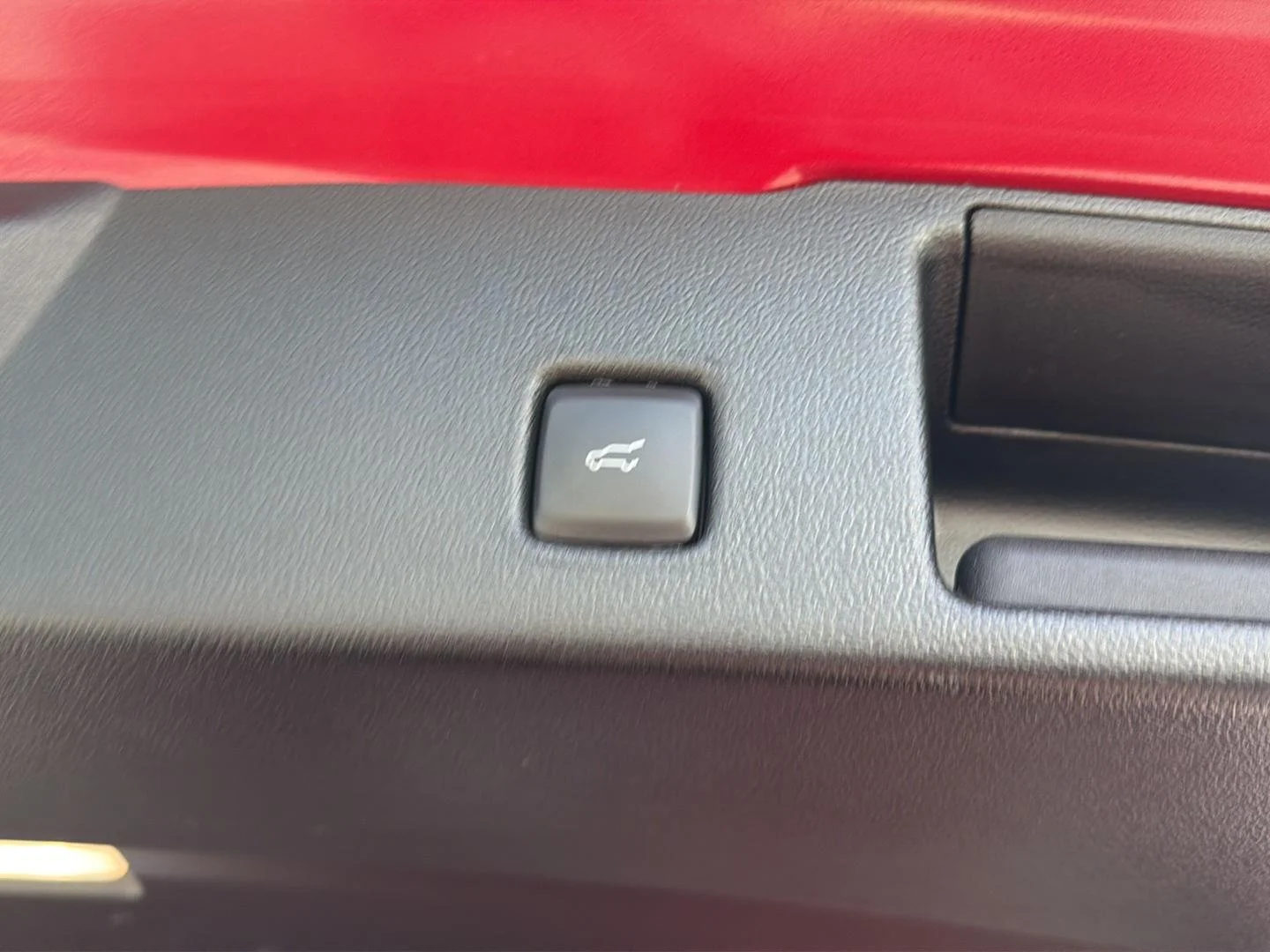 Used 2022 Rapid Red Metallic Tinted Clearcoat Ford SE image 24