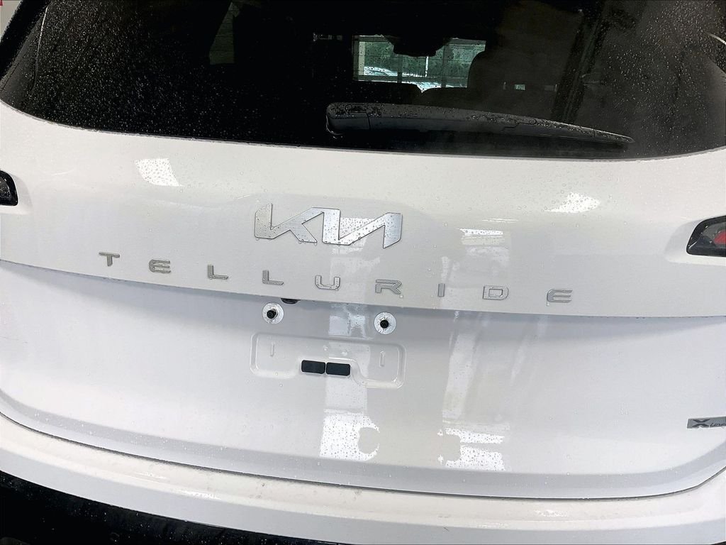 Used 2024 White Kia EX X-Line image 30