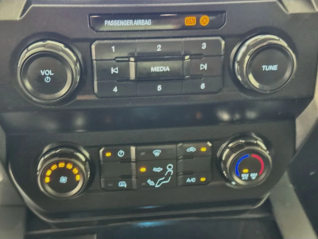 Used 2022 Oxford White Ford XLT image 19