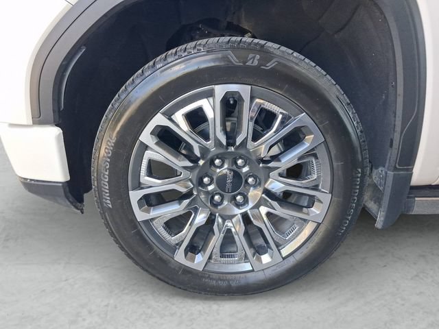Used 2024 White Frost Tricoat GMC Denali Ultimate image 24