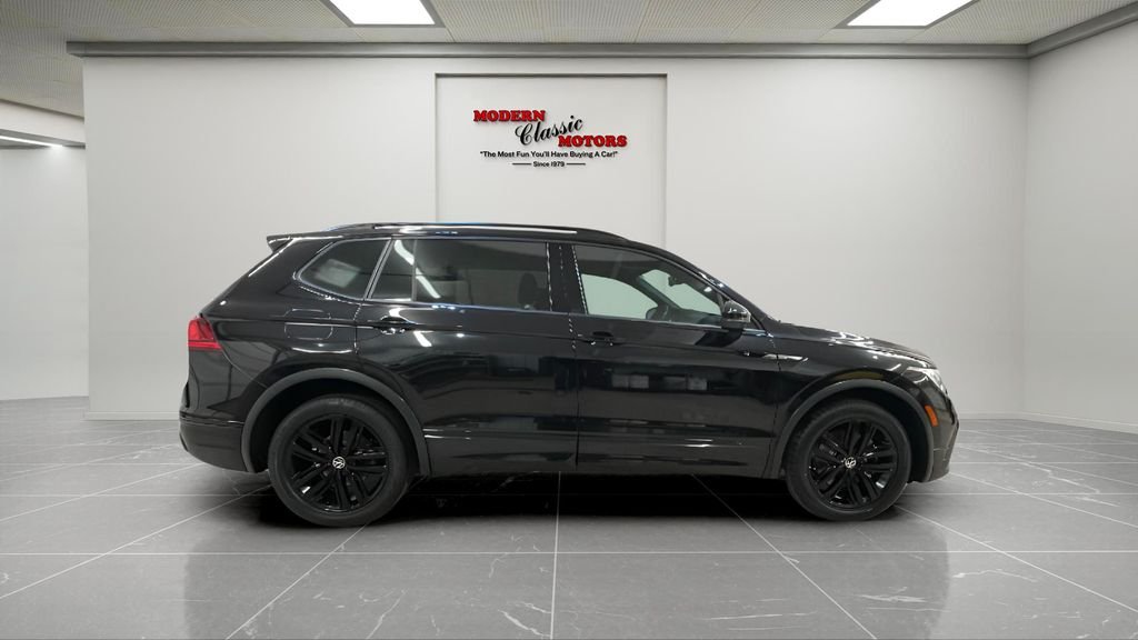 Used 2022 Black Volkswagen 2.0T SE R-Line Black image 8
