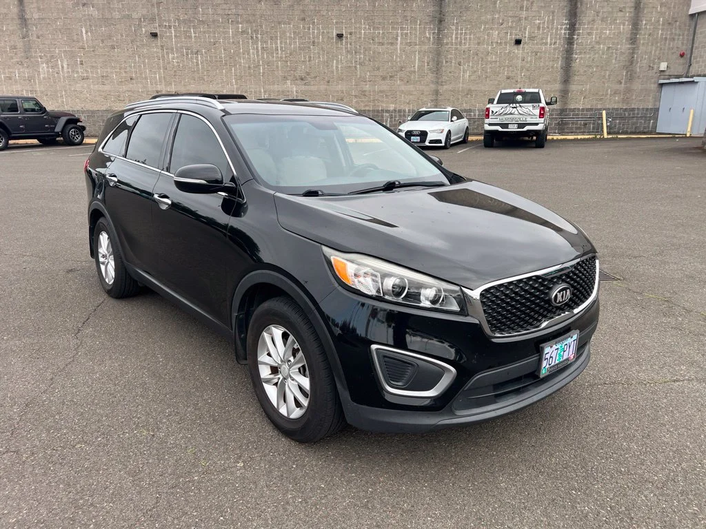 Used 2016 Black Kia LX image 3