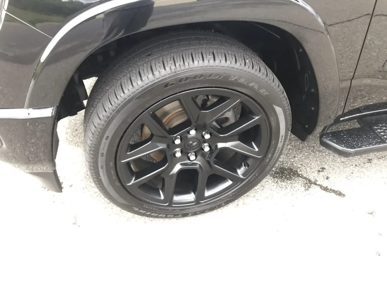 Used 2020 Diamond Black Crystal Pearlcoat Ram Laramie image 10