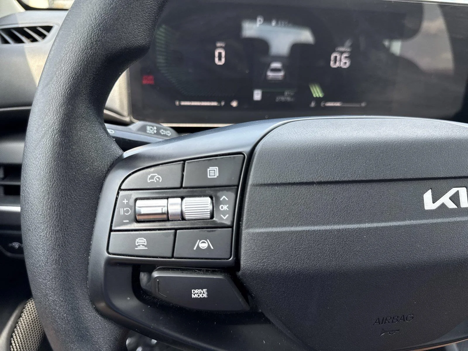 Used 2025 Snow White Pearl Kia LXS image 21