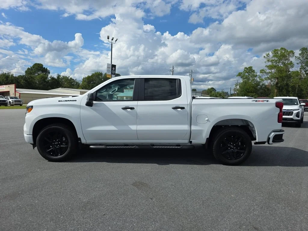 New 2026 Summit White Chevrolet Custom image 4