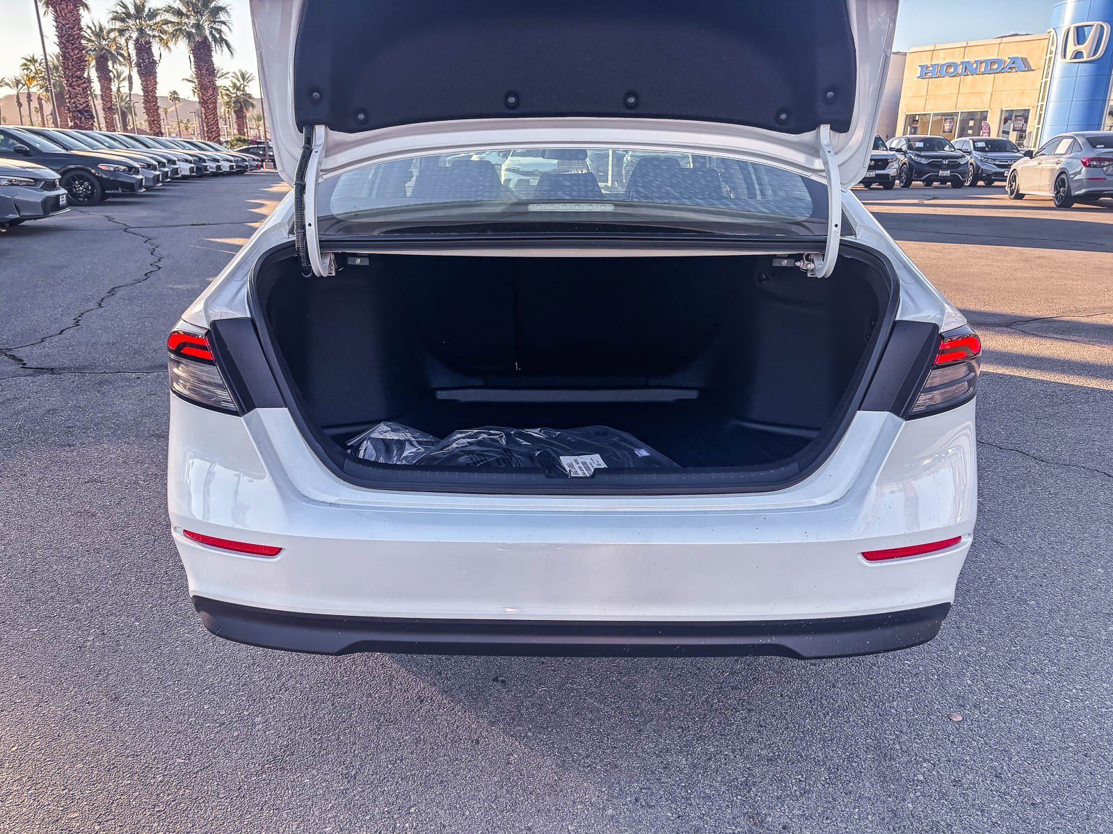New 2026 Platinum White Pearl Honda SE image 12