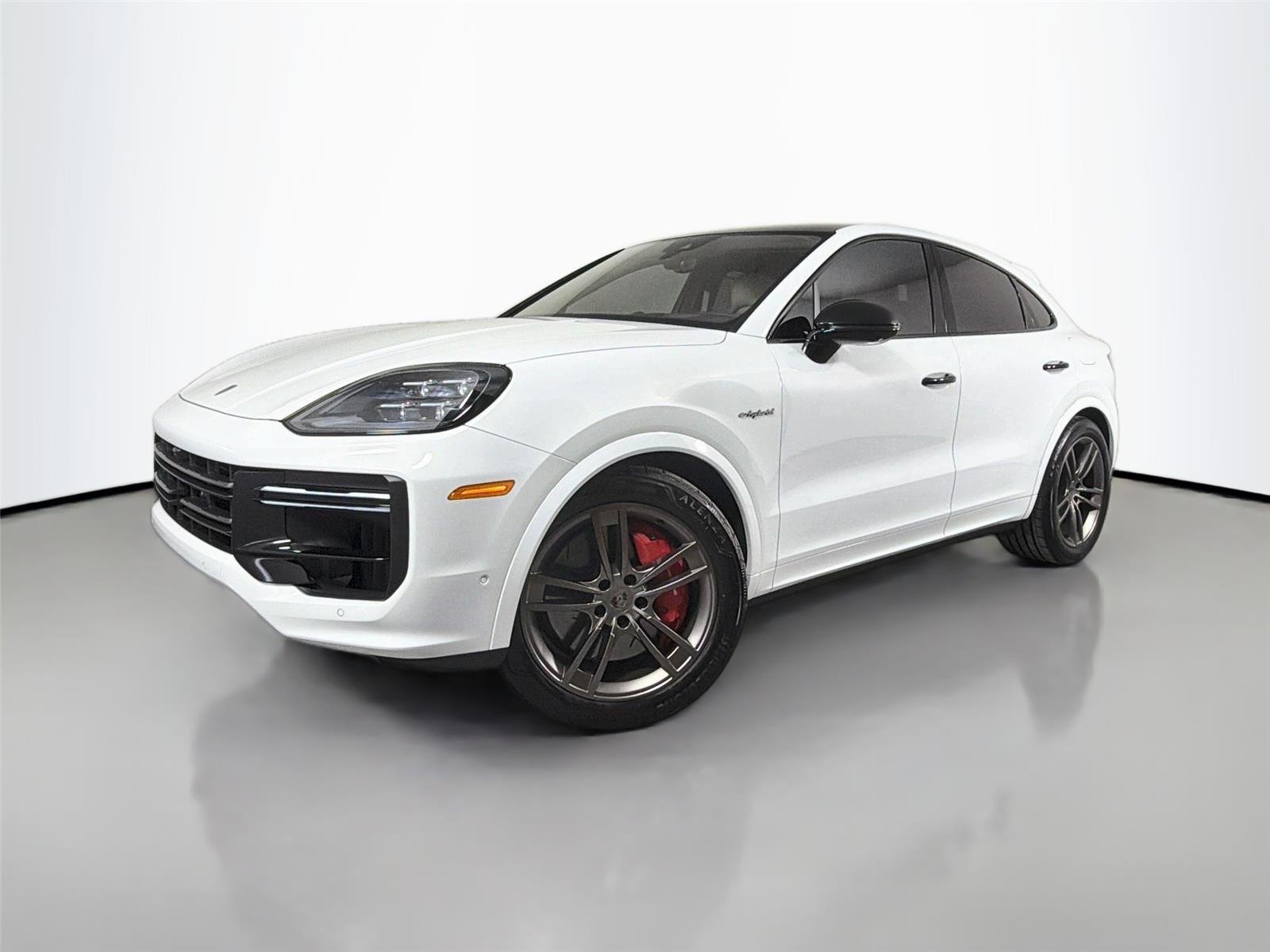 2025 Porsche Cayenne Turbo E-Hybrid's photo