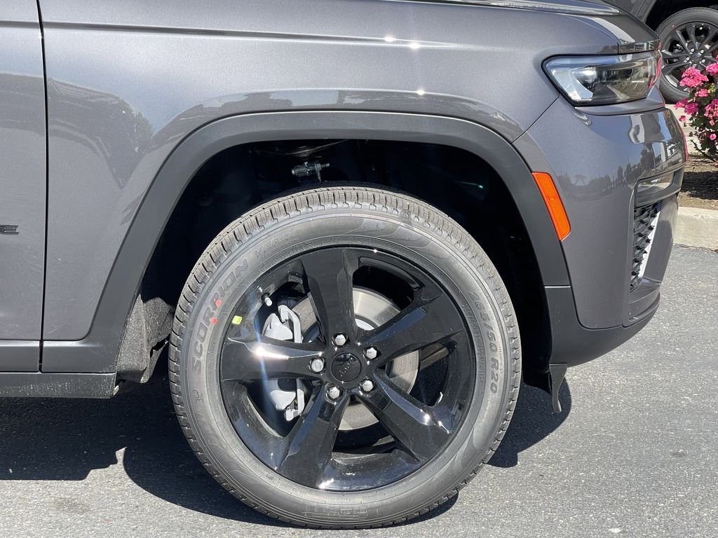 New 2026 Baltic Gray Metallic Clear-Coat Exterior Paint Jeep Limited image 7