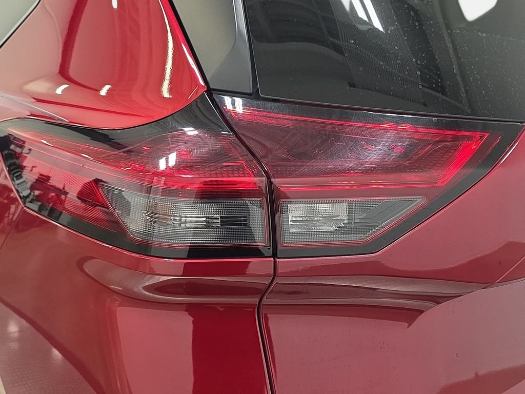 Used 2022 Scarlet Ember Tintcoat Nissan SV image 28