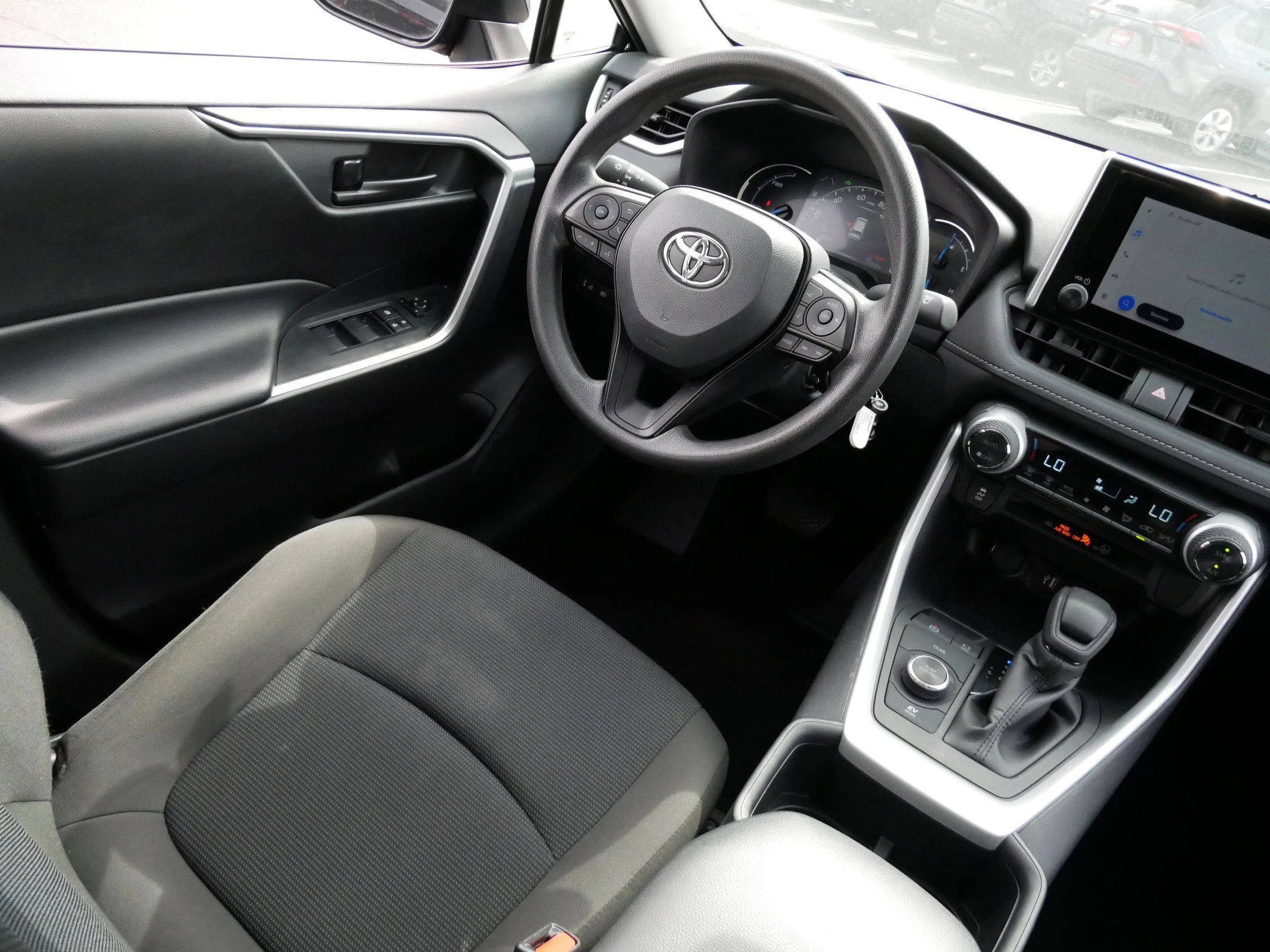 2025 Toyota RAV4 LE - Photo 9