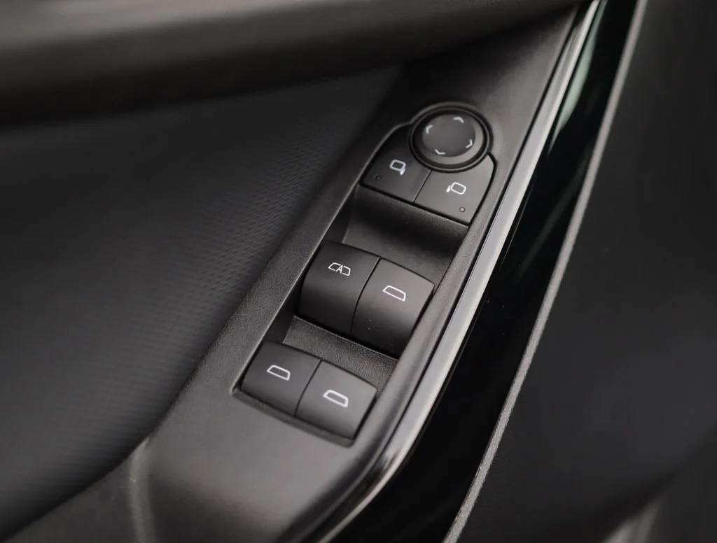 2025 Chevrolet Equinox LT - Photo 25