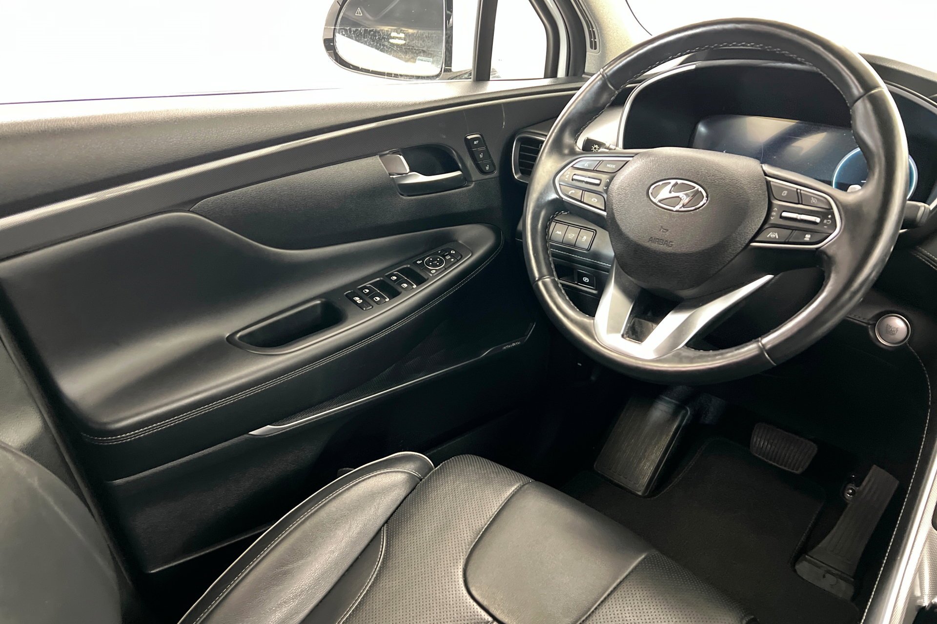Used 2022 Quartz White Hyundai Limited image 12