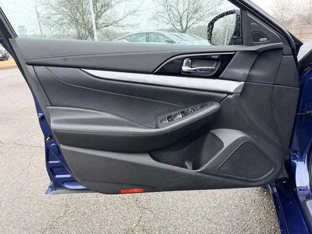 Used 2023  Nissan 3.5 SL image 13