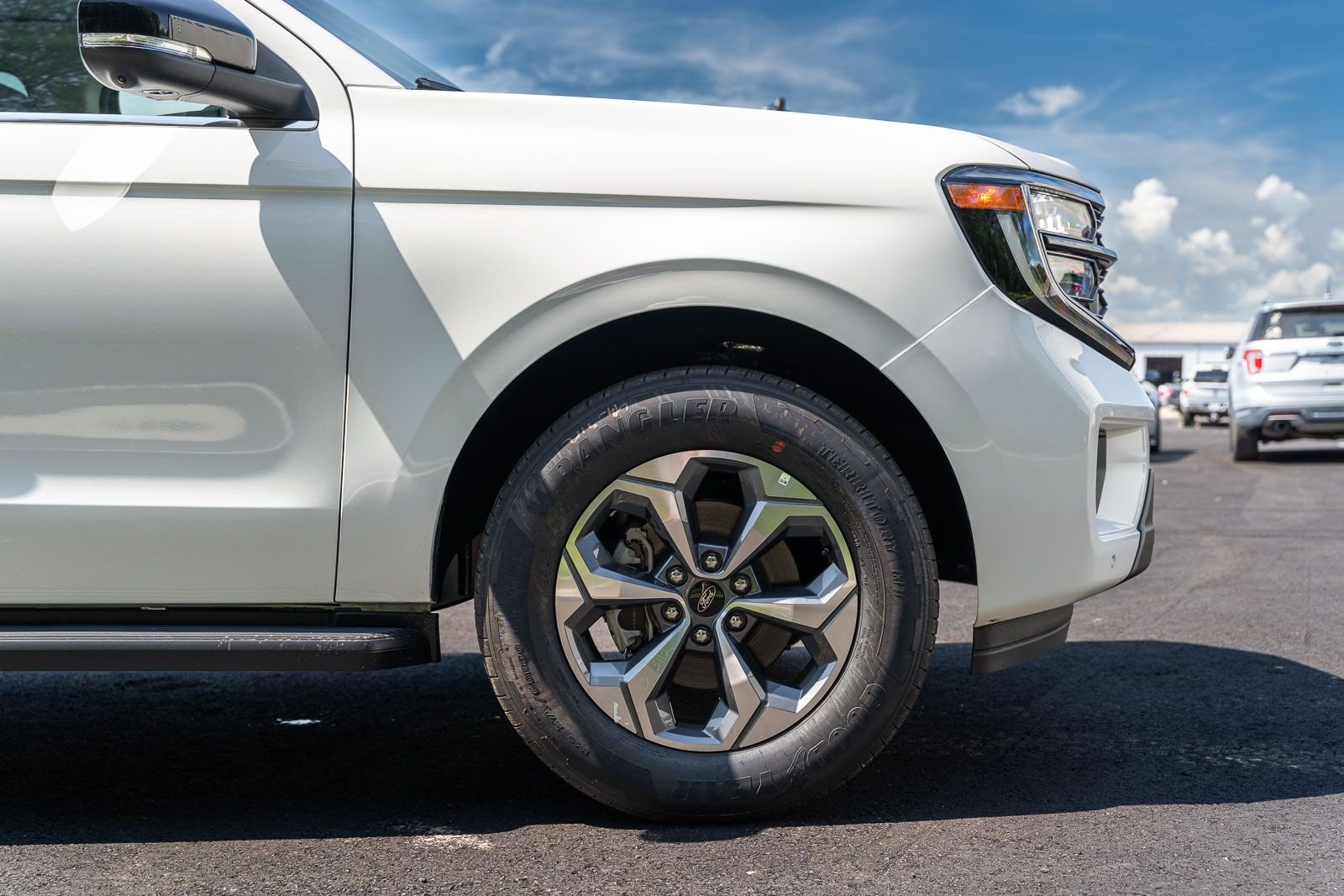 New 2027 Star White Metallic Tri-Coat Ford Active image 5