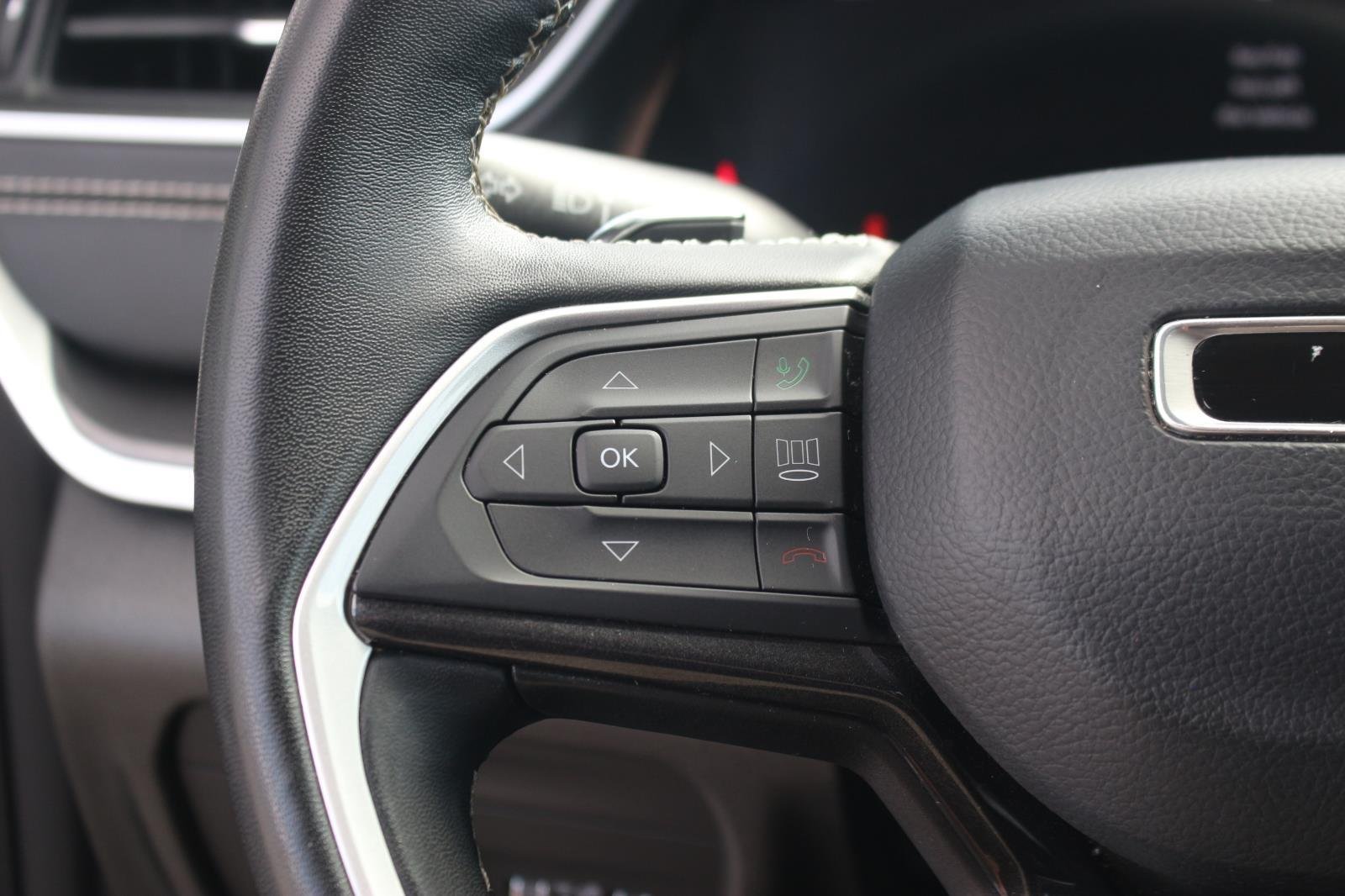Used 2022 Gray Jeep Laredo image 20
