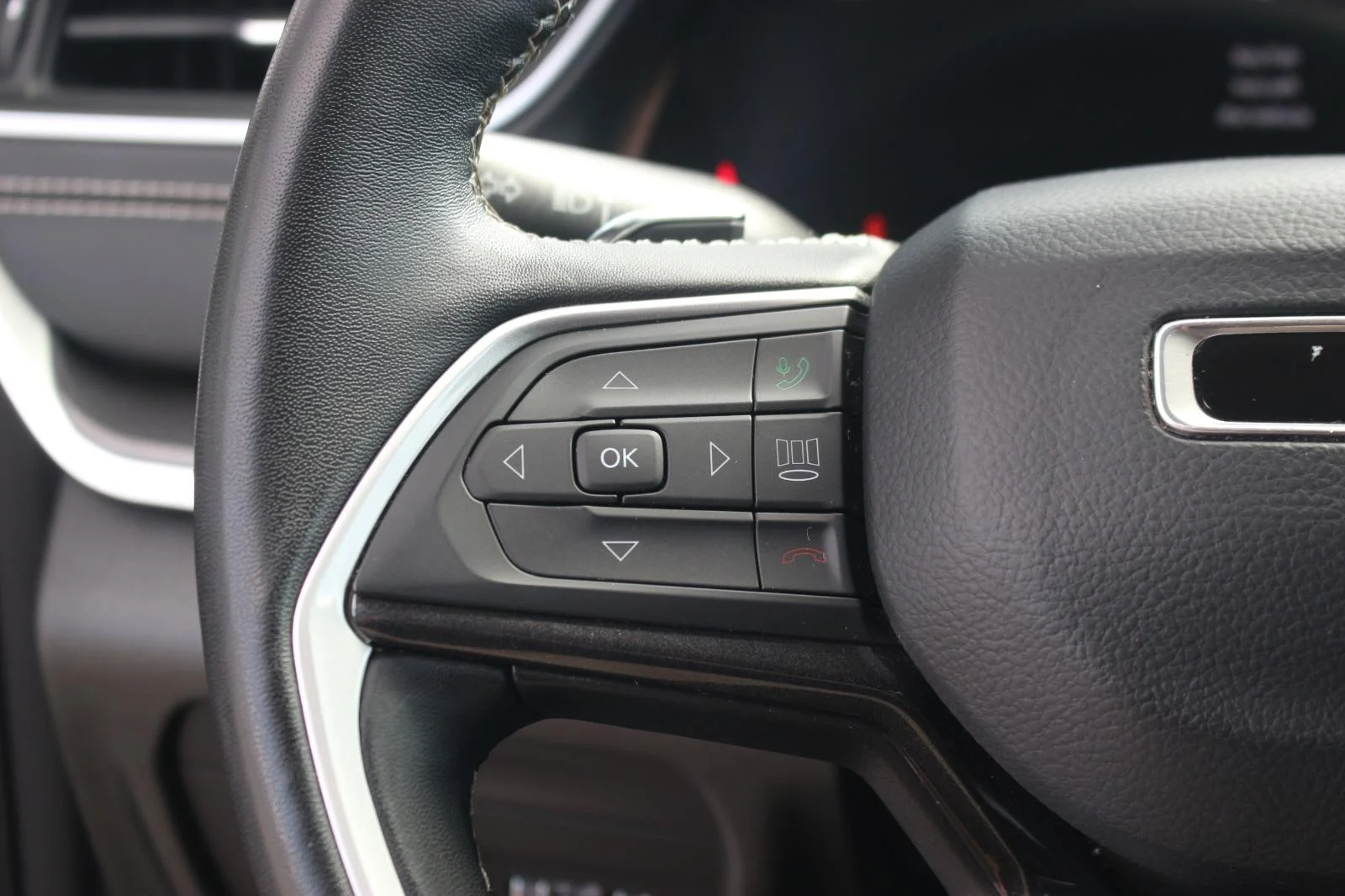 Used 2022 Gray Jeep Laredo image 20