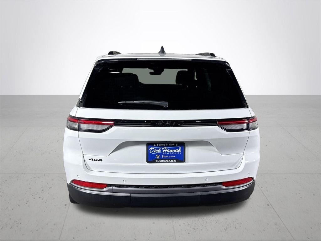 New 2026 Bright White Clear-Coat Exterior Paint Jeep Altitude image 7