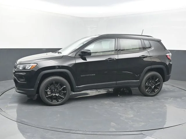 New 2026 Diamond Black Crystal Pearl-Coat Exterior Paint Jeep Latitude image 2