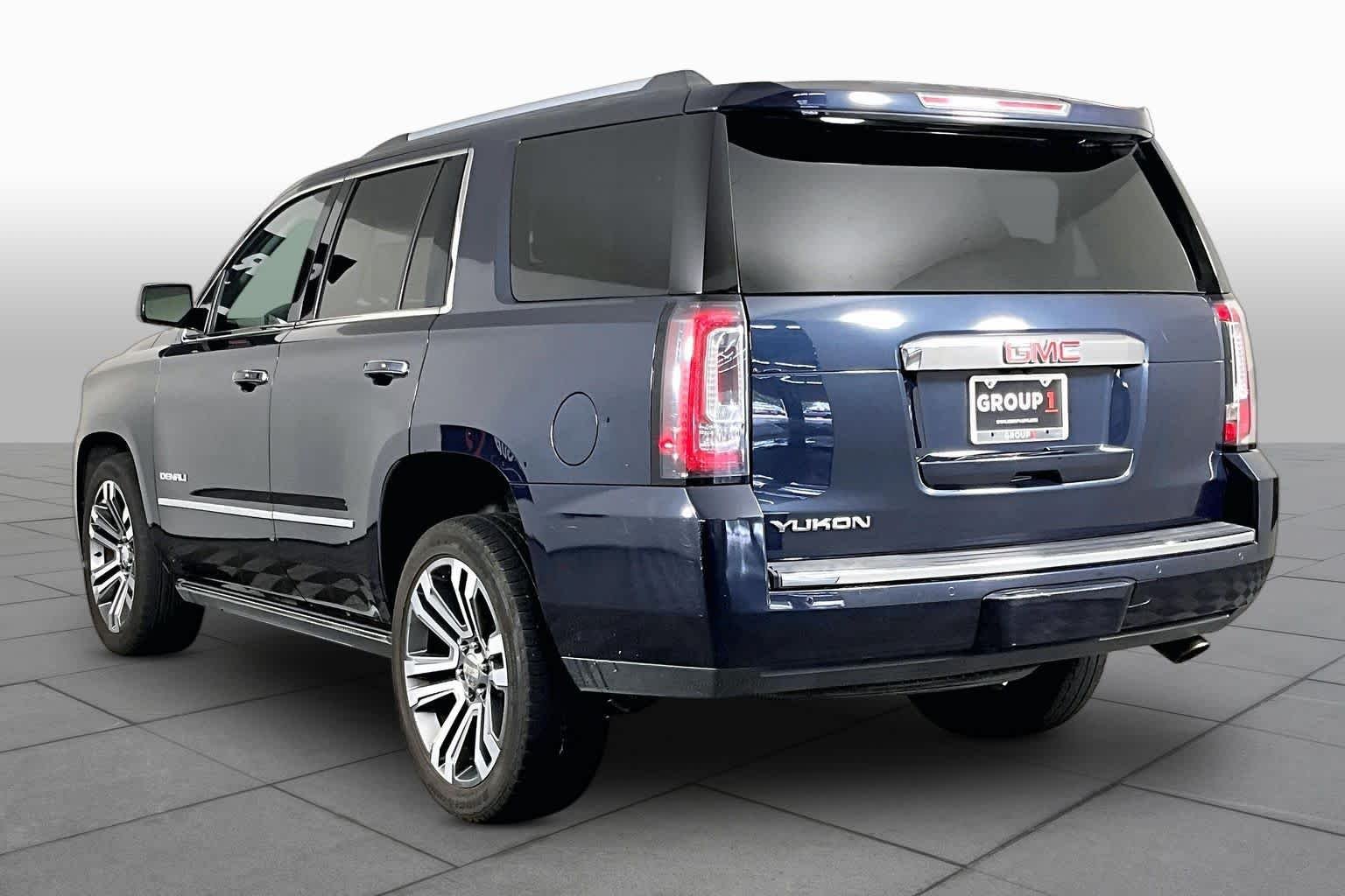 Used 2017 Dark Sapphire Blue Metallic GMC Denali image 11