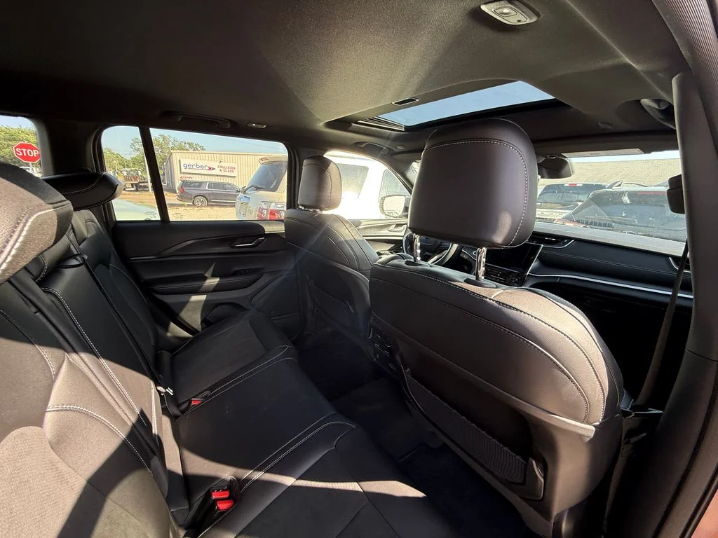 Used 2025 Red Jeep Altitude X image 6