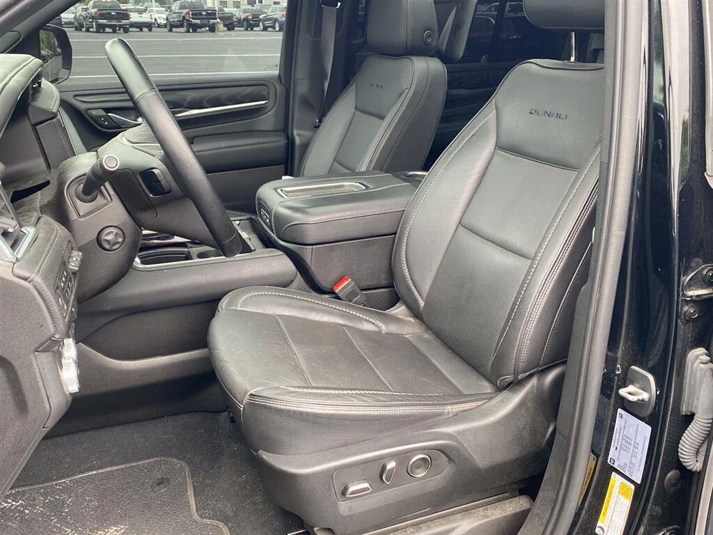 Used 2023 Onyx Black GMC Denali image 2