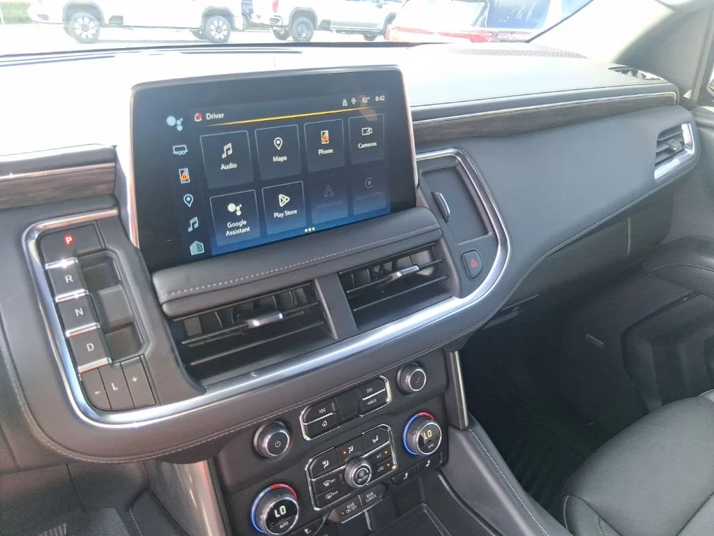 Used 2023 Black Chevrolet Z71 image 15