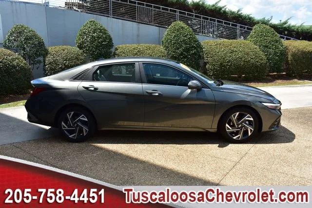 Used 2025 Amazon Gray Hyundai Limited image 11
