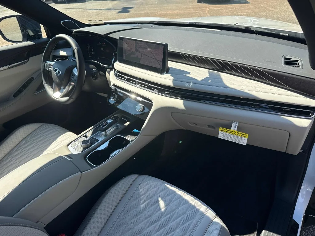 New 2027 2T RAD WHT INFINITI Autograph AWD image 28