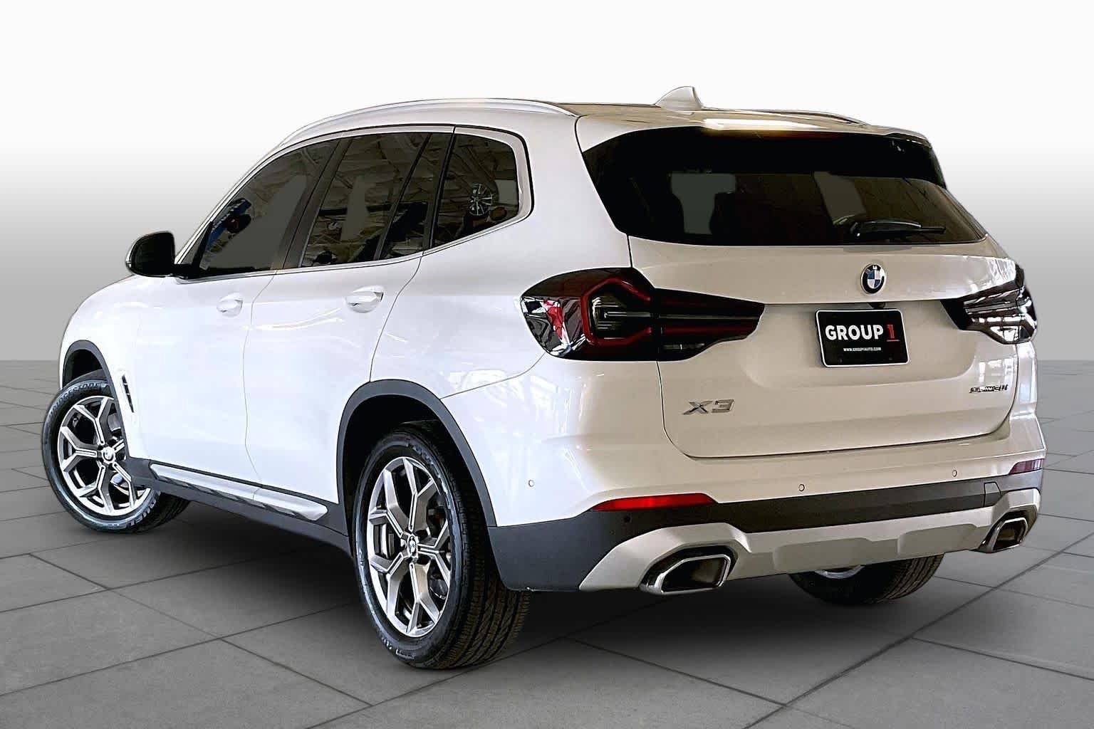 Used 2024 Mineral White Metallic BMW sDrive30i image 11
