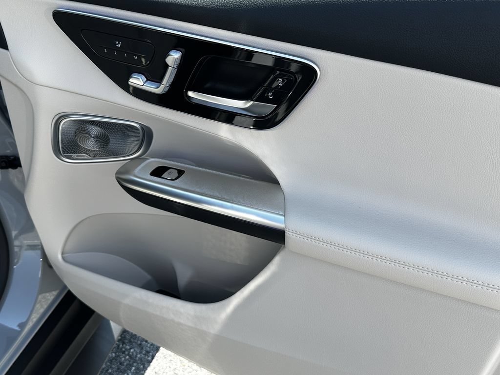 New 2027 MANUFAKTUR Alpine Grey Mercedes-Benz GLC 350e image 53