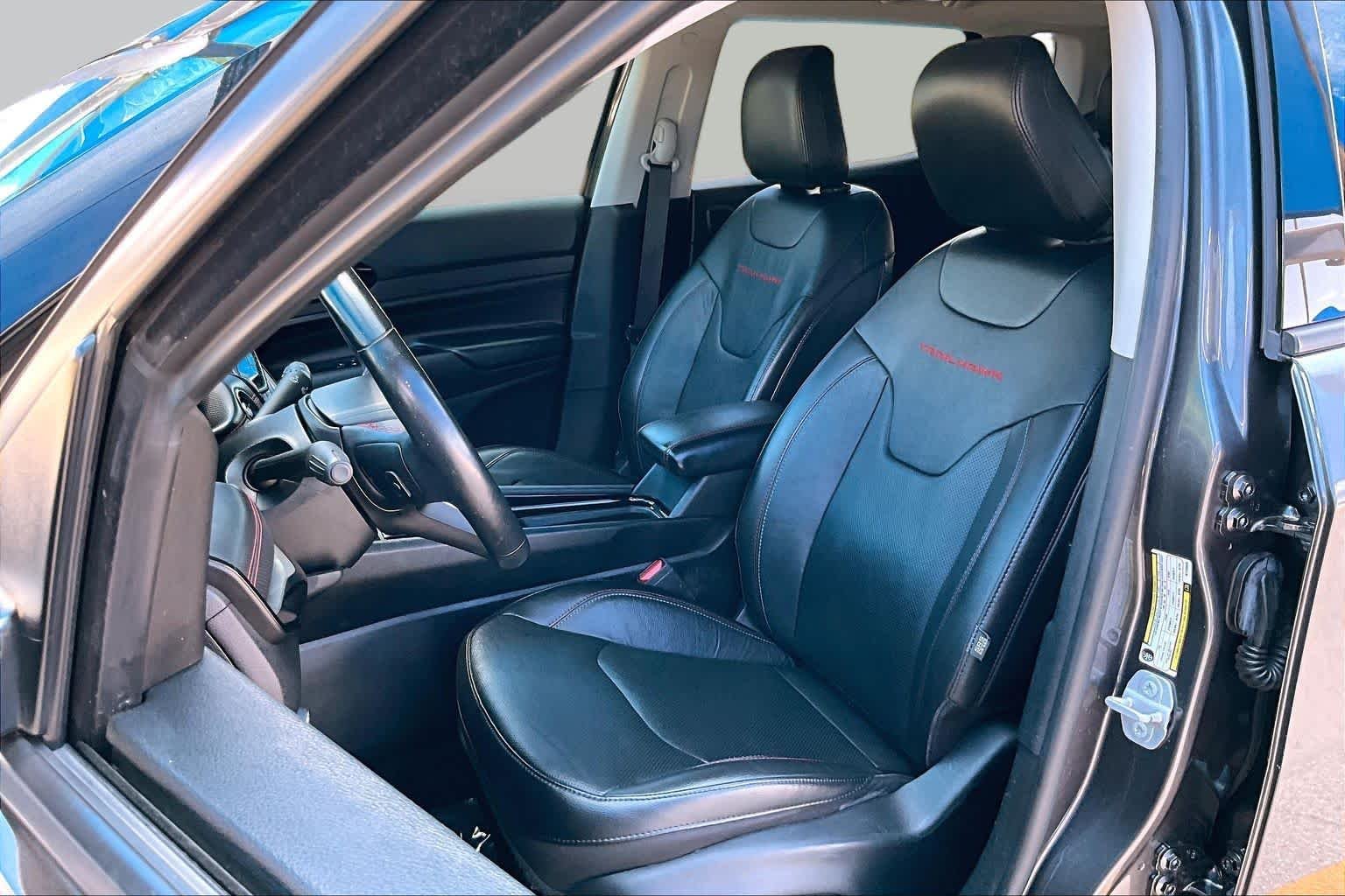 Used 2022 Granite Crystal Metallic Clearcoat Jeep Trailhawk image 8