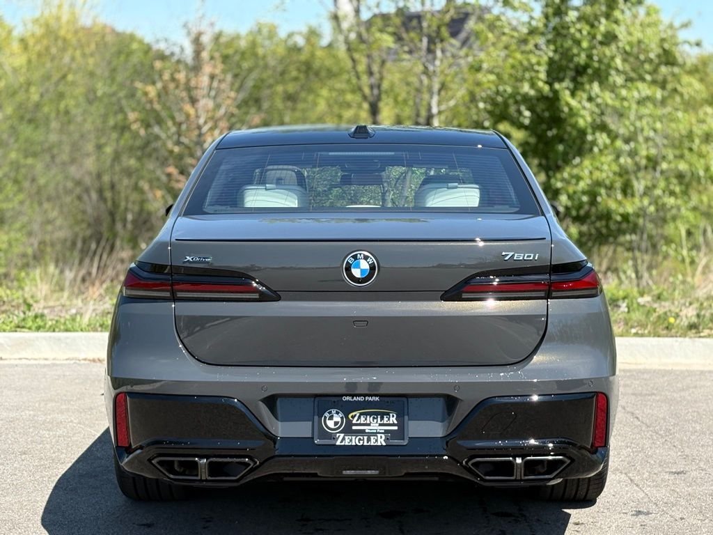 New 2025 Dravit Grey Metallic BMW 760i xDrive image 5