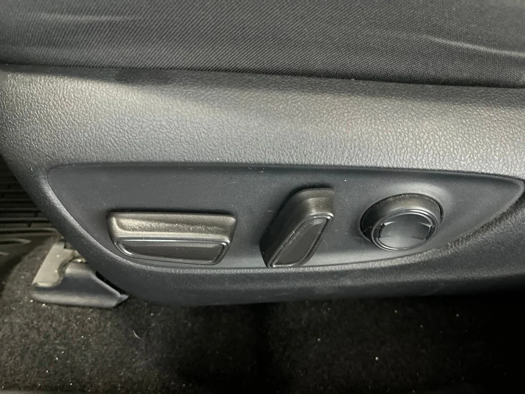 Used 2021  Toyota XLE image 22