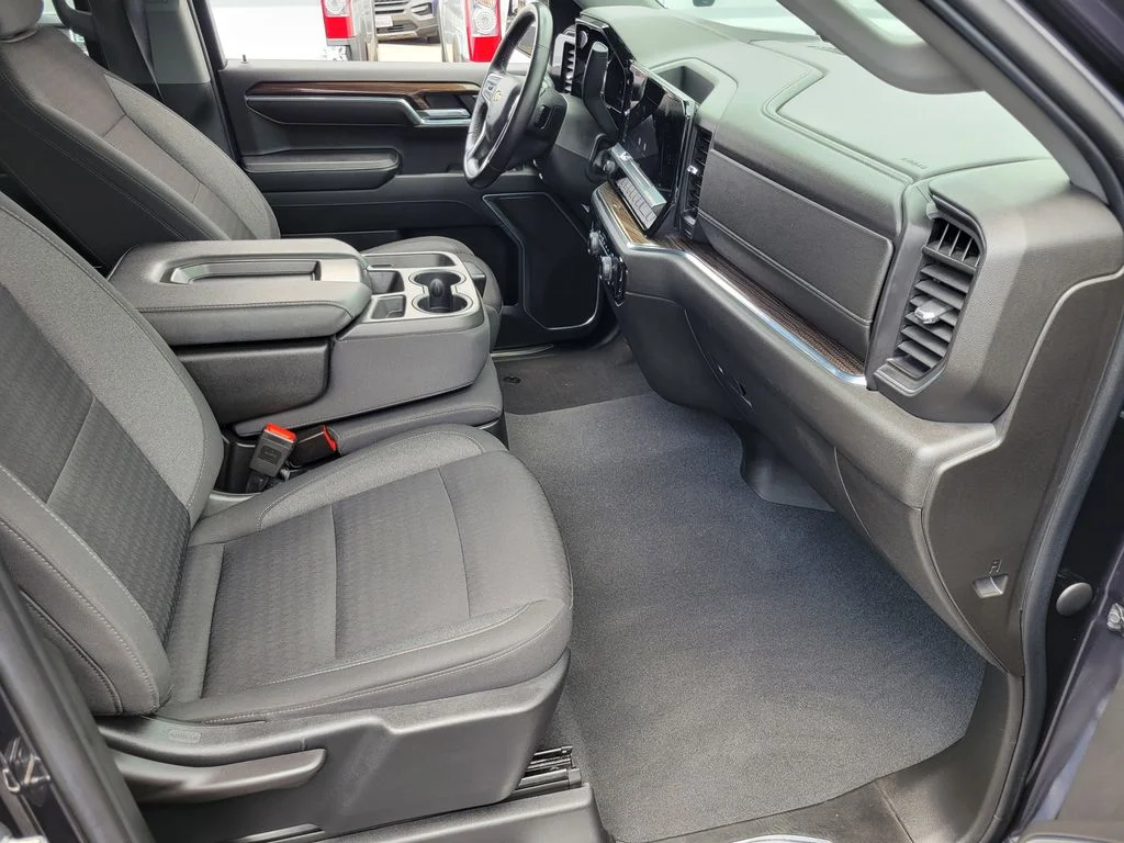 Used 2023 Gray Chevrolet LT image 17