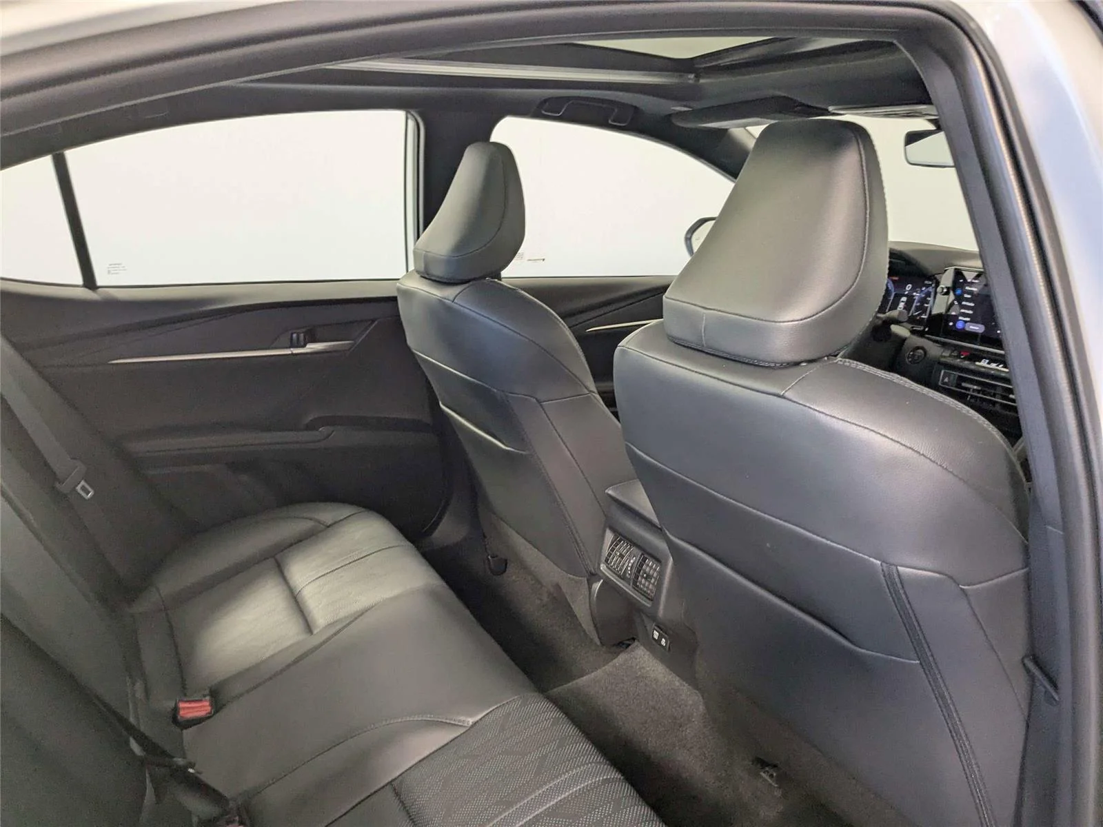 2025 Toyota Camry XSE - Photo 29