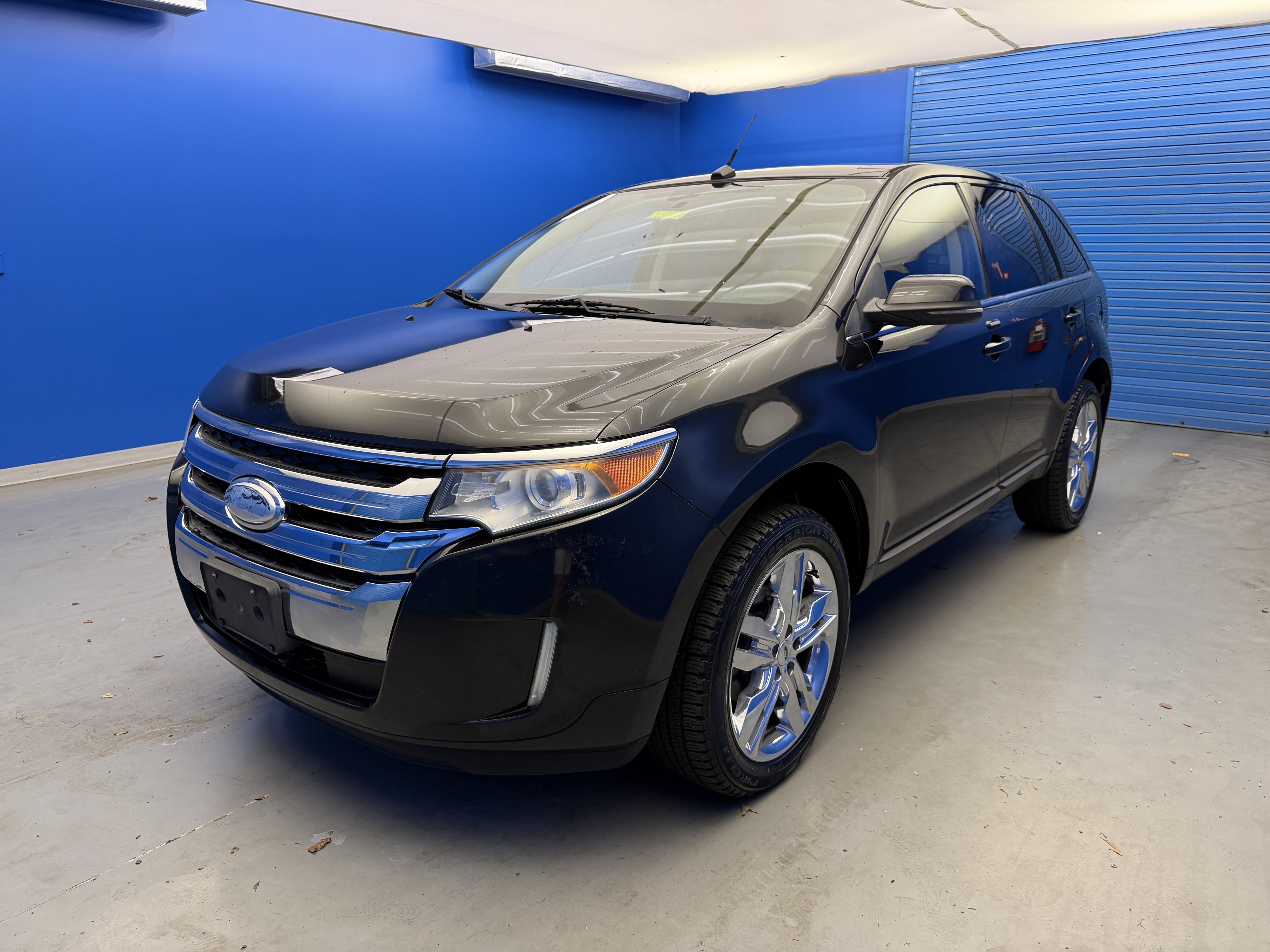 Used 2013 Tuxedo Black Metallic Ford Limited image 4