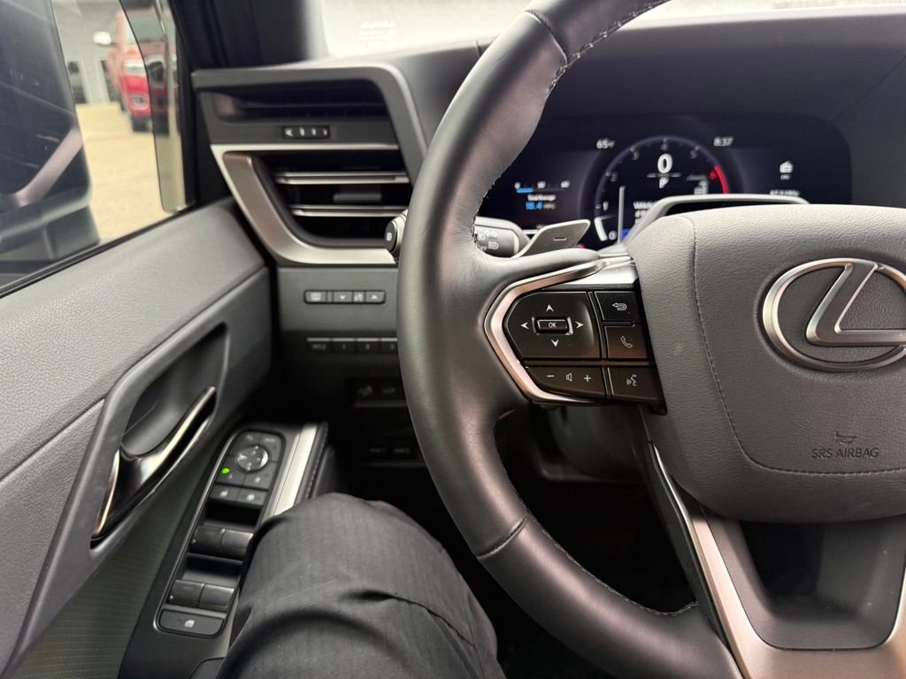 Used 2025 Eminent White Pearl Lexus 550 Overtrail image 7